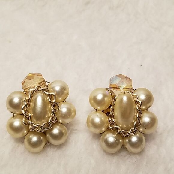Vintage Jewelry - Vintage Faux Pearl Clip On Earrings